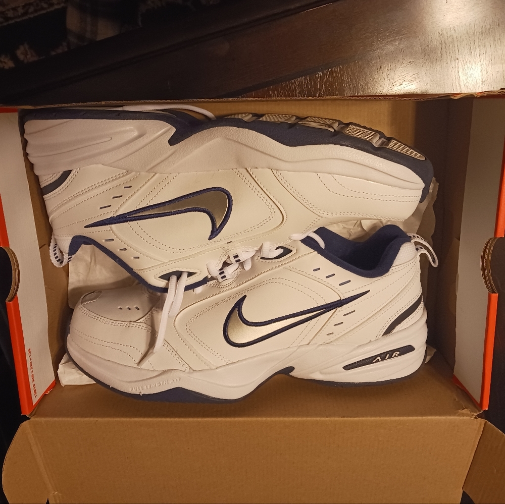 Nike Air Monarch IV 10.5 Wide
